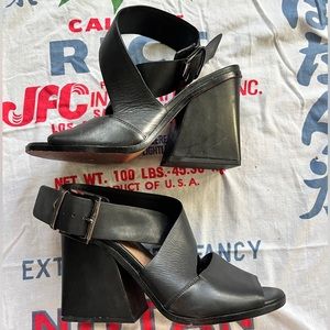 BCBGMaxAzaria BLOCK HEELS SIZE 9